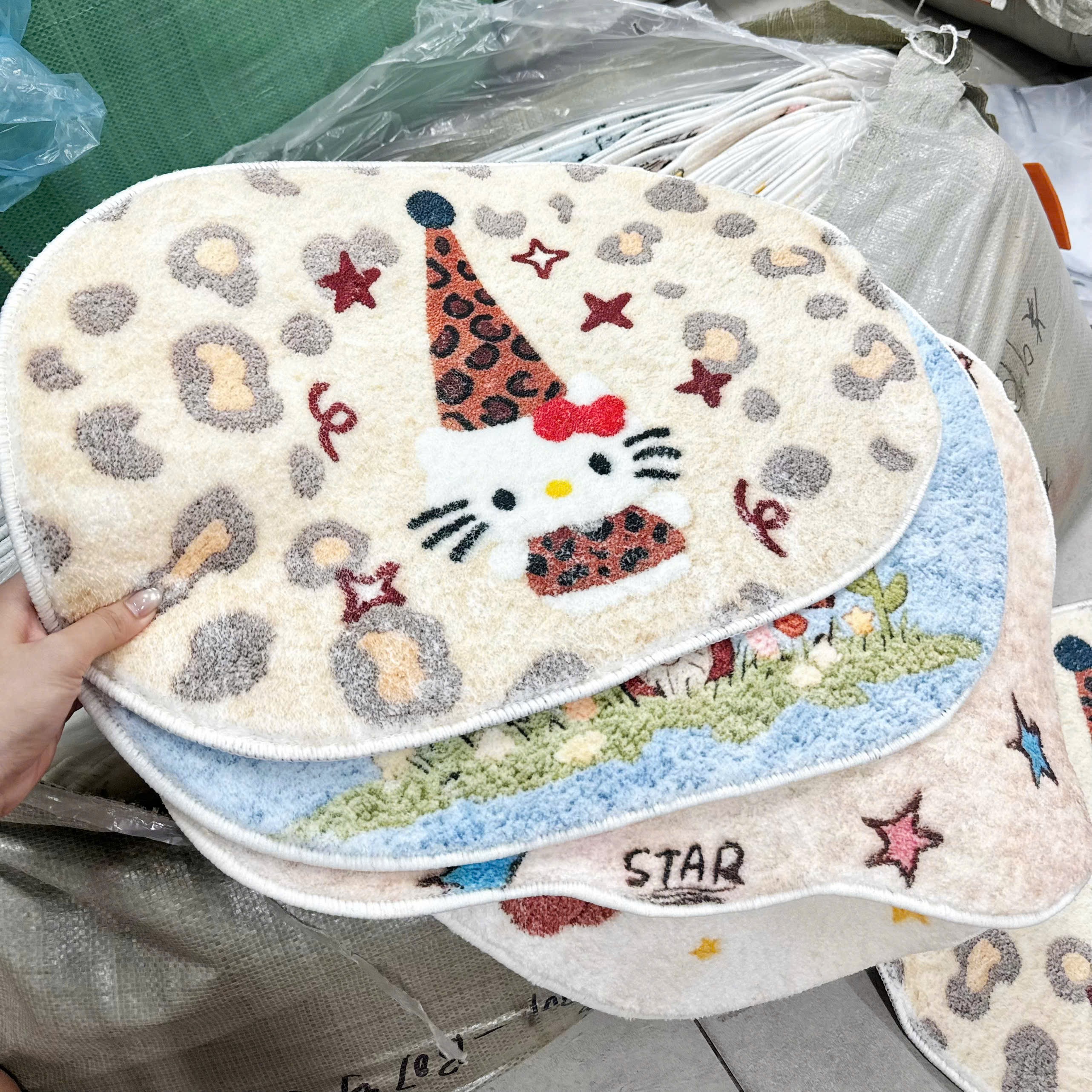 SÉT 2 THẢM LÔNG CỪU HÀNG TQXK - k chọn hình