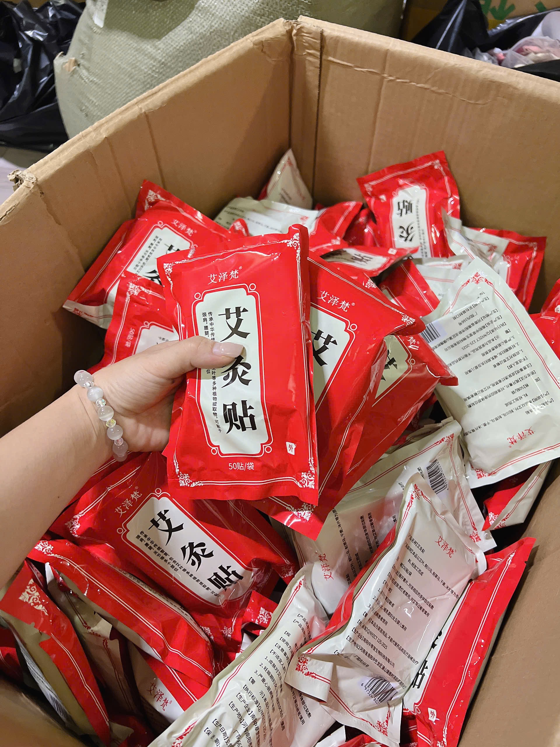 SET 4 GÓI DÁN GIẢM ĐAU MỎI NỘI ĐỊA TRUNG ( 200 MIẾNG)