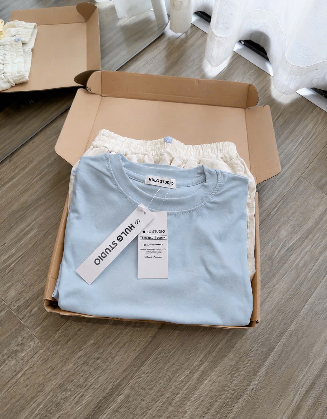 SET ÁO PULL CỘC VÀNG MIX QUẦN SUÔNG HOA