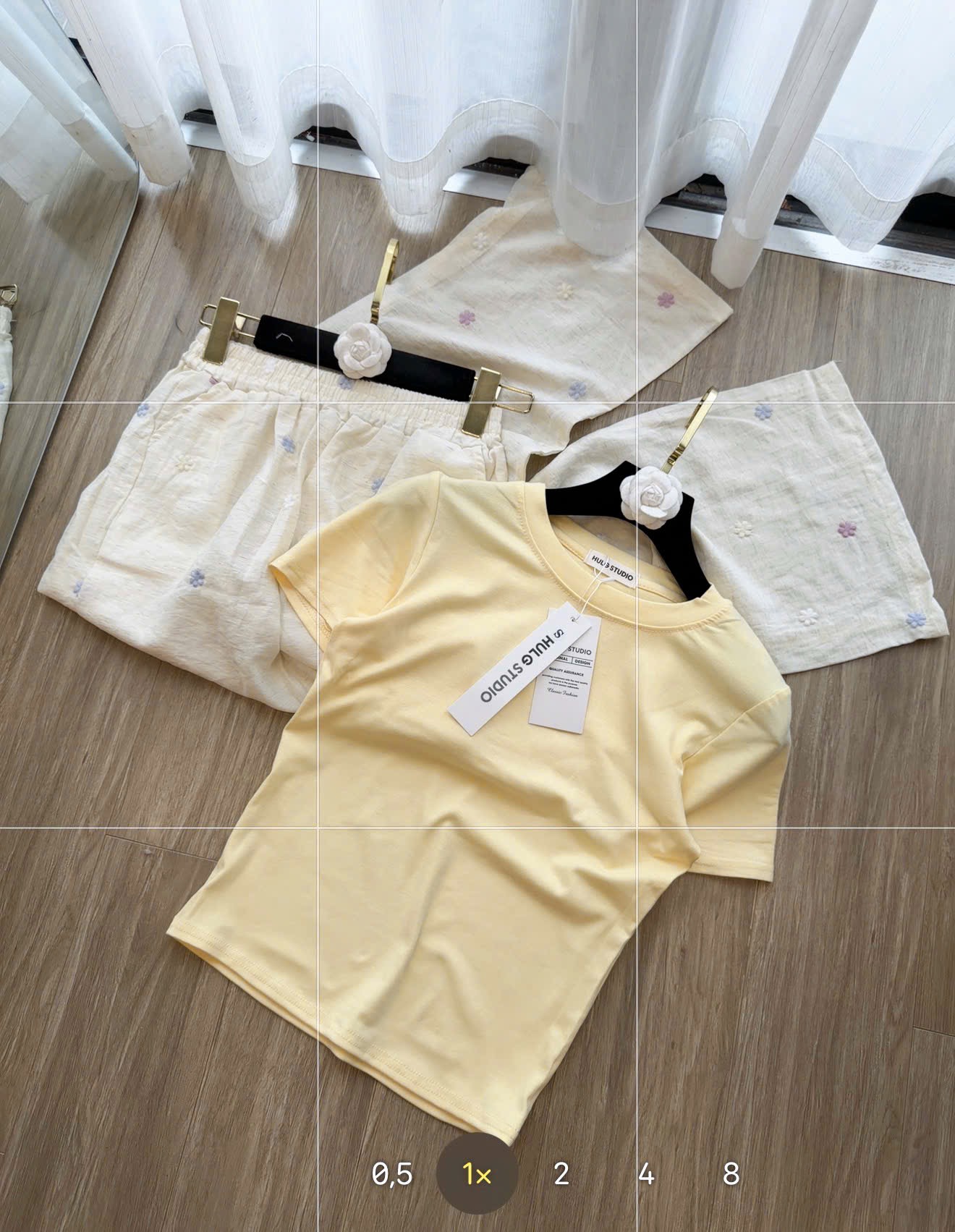 SET ÁO PULL CỘC VÀNG MIX QUẦN SUÔNG HOA