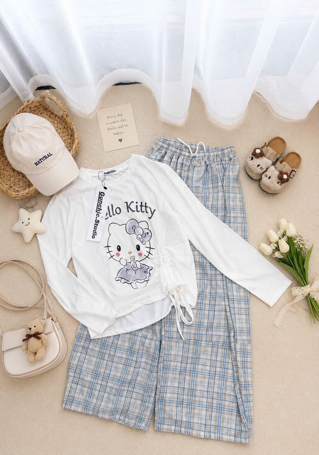SET ÁO TRẮNG KITTY RÚT DÂY QUẦN KẺ
