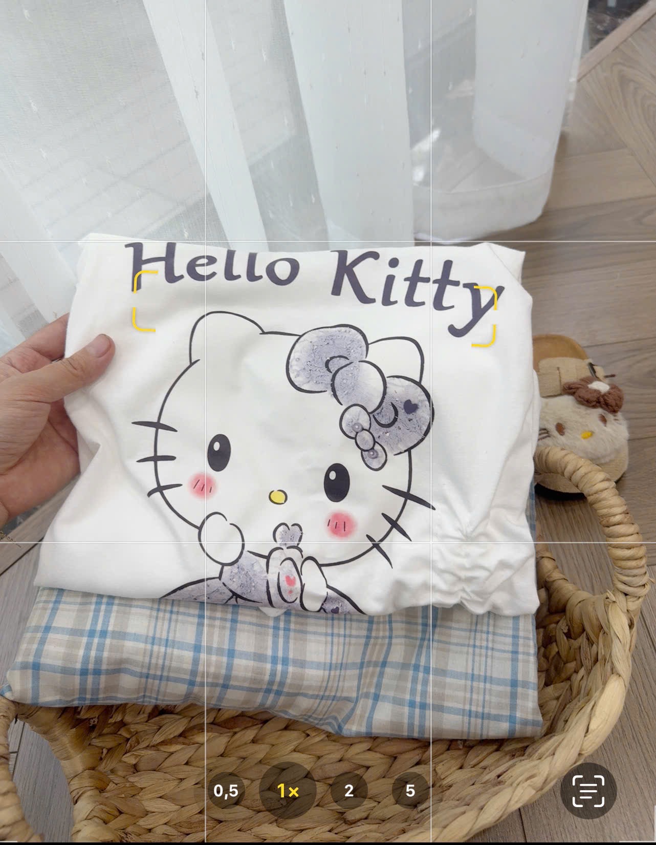 SET ÁO TRẮNG KITTY RÚT DÂY QUẦN KẺ