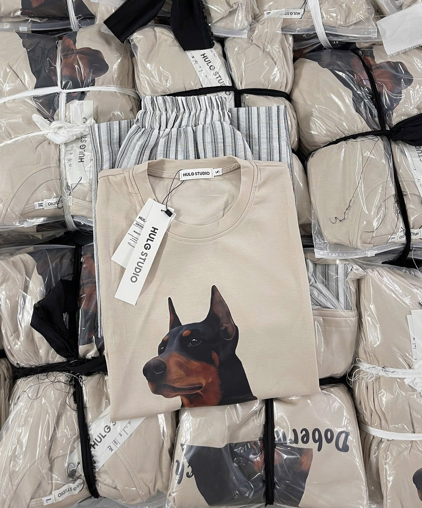 SET CỘC HÌNH CÚN MÀU BE DOPEMAN QUẦN KẺ SUÔNG