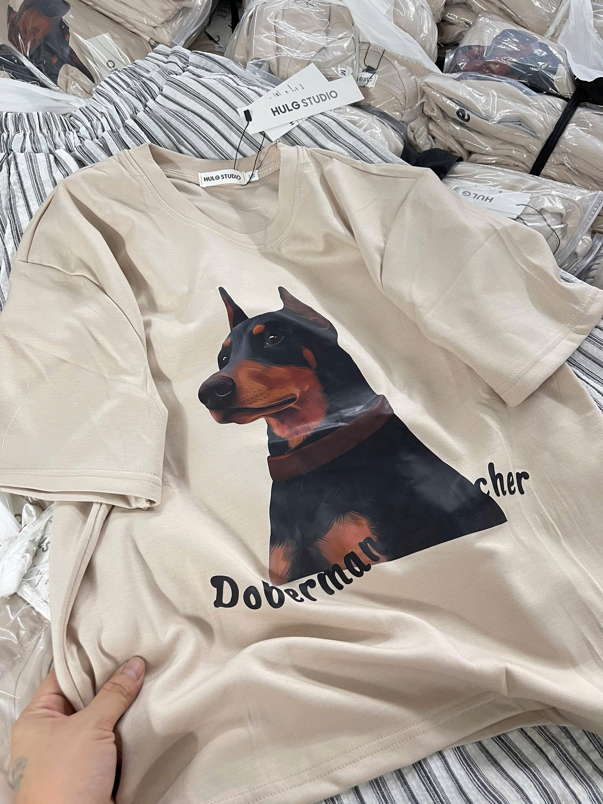 SET CỘC HÌNH CÚN MÀU BE DOPEMAN QUẦN KẺ SUÔNG