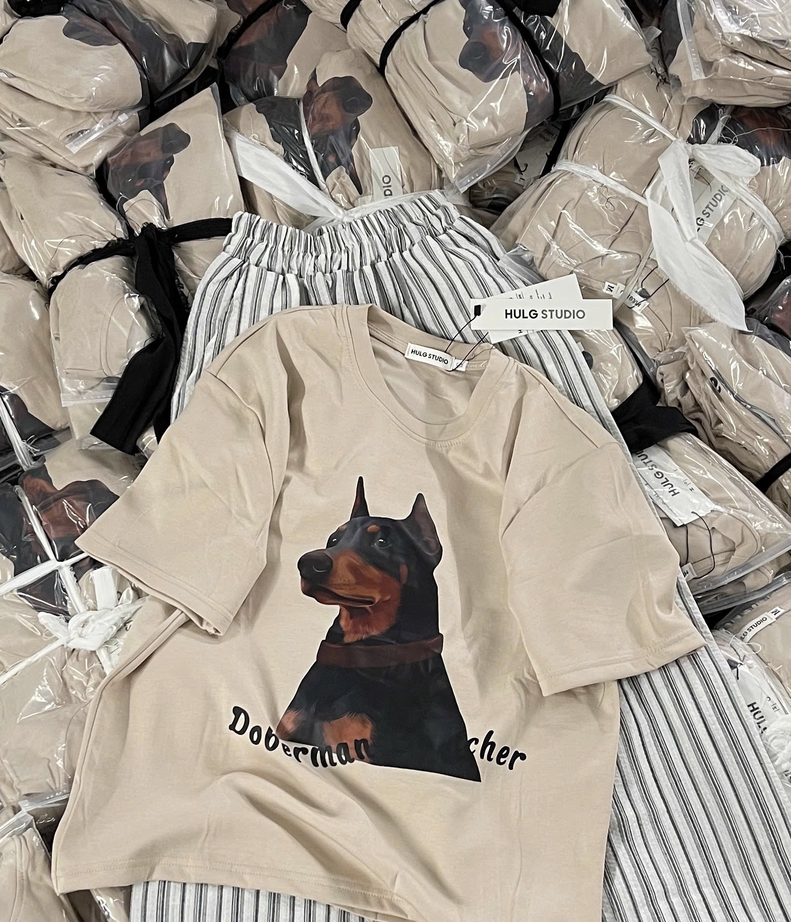 SET CỘC HÌNH CÚN MÀU BE DOPEMAN QUẦN KẺ SUÔNG