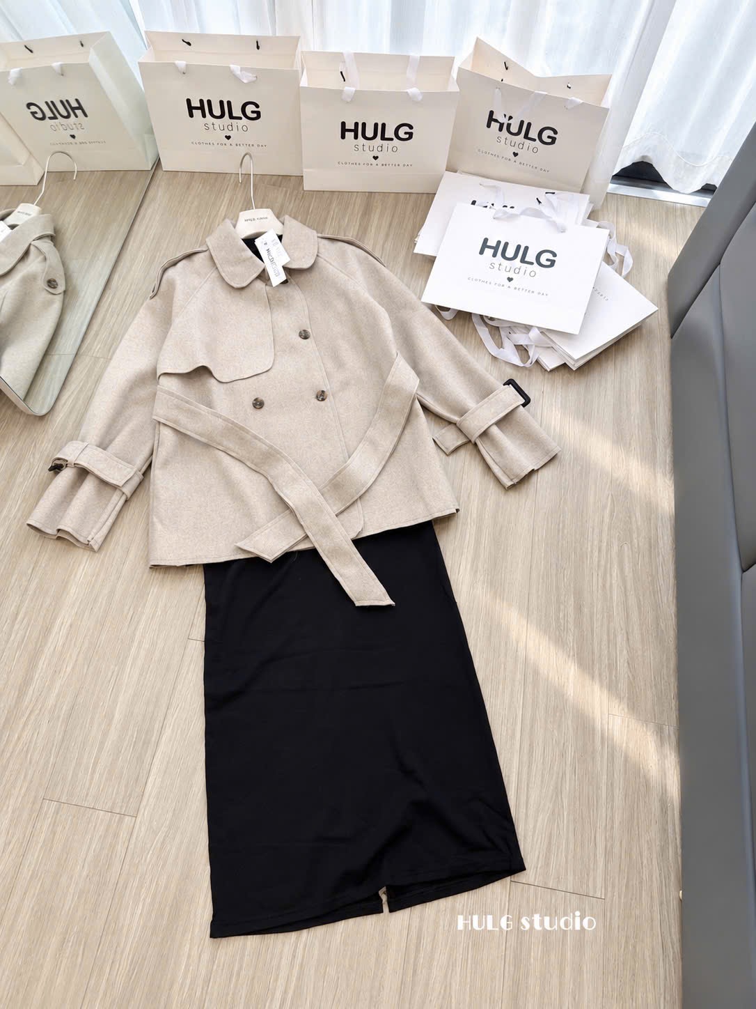 Gom - SÉT VÁY ZIP BODY ĐEN KÈM ÁO KHOÁC DẠ BE