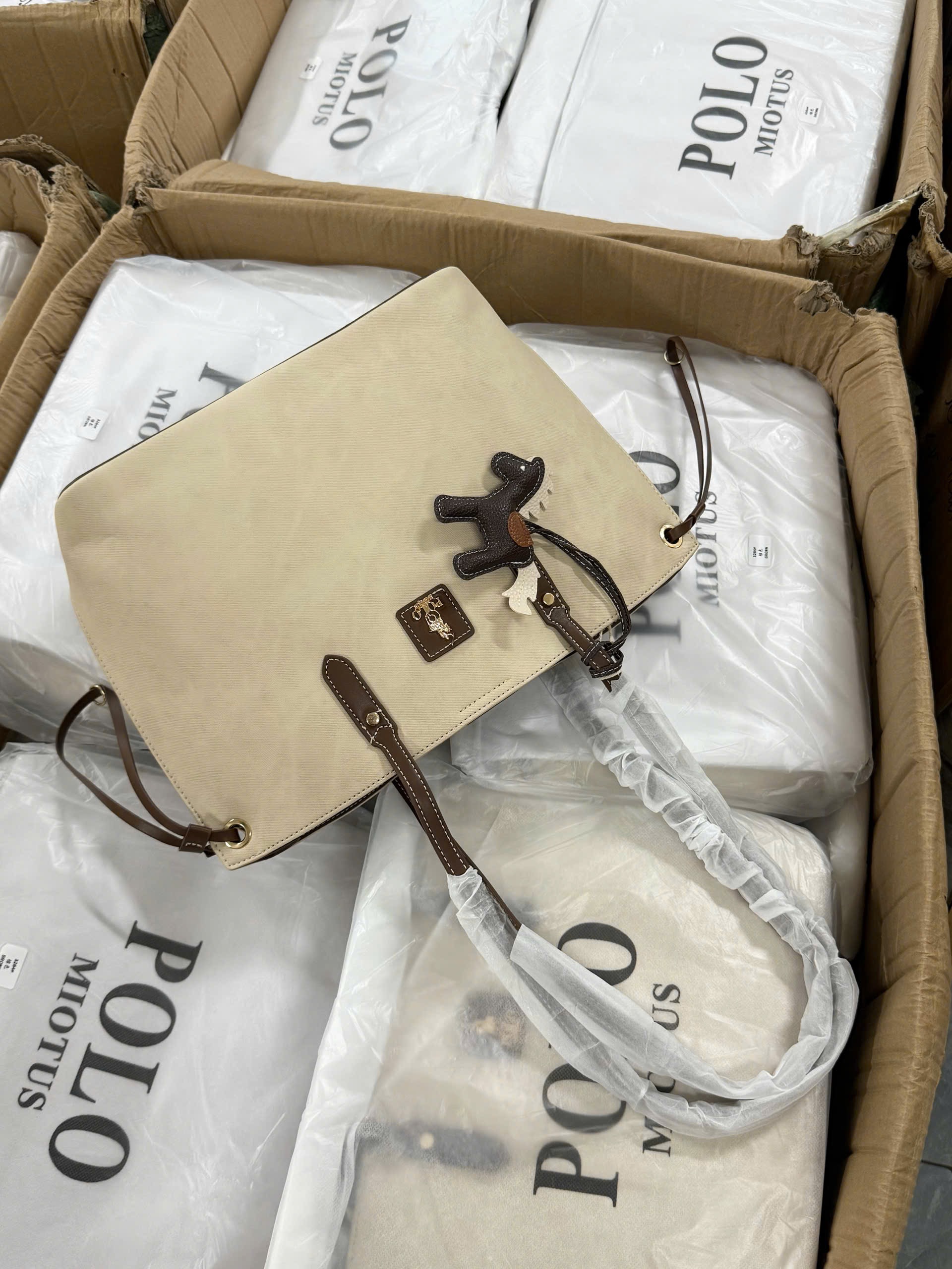 TÚI BIGSIZE KÈM CHARM NGỰA HS3264
