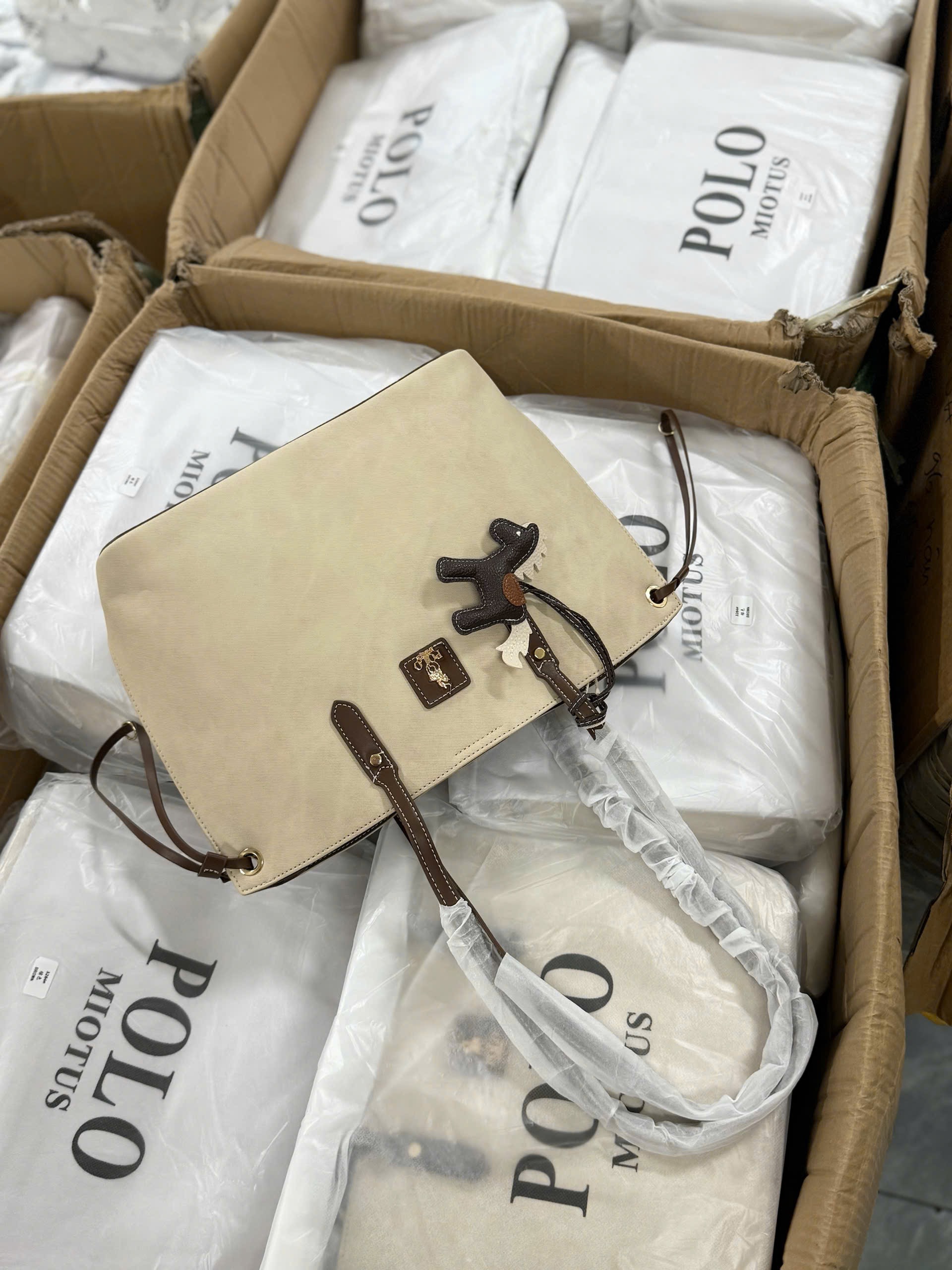 TÚI BIGSIZE KÈM CHARM NGỰA HS3264