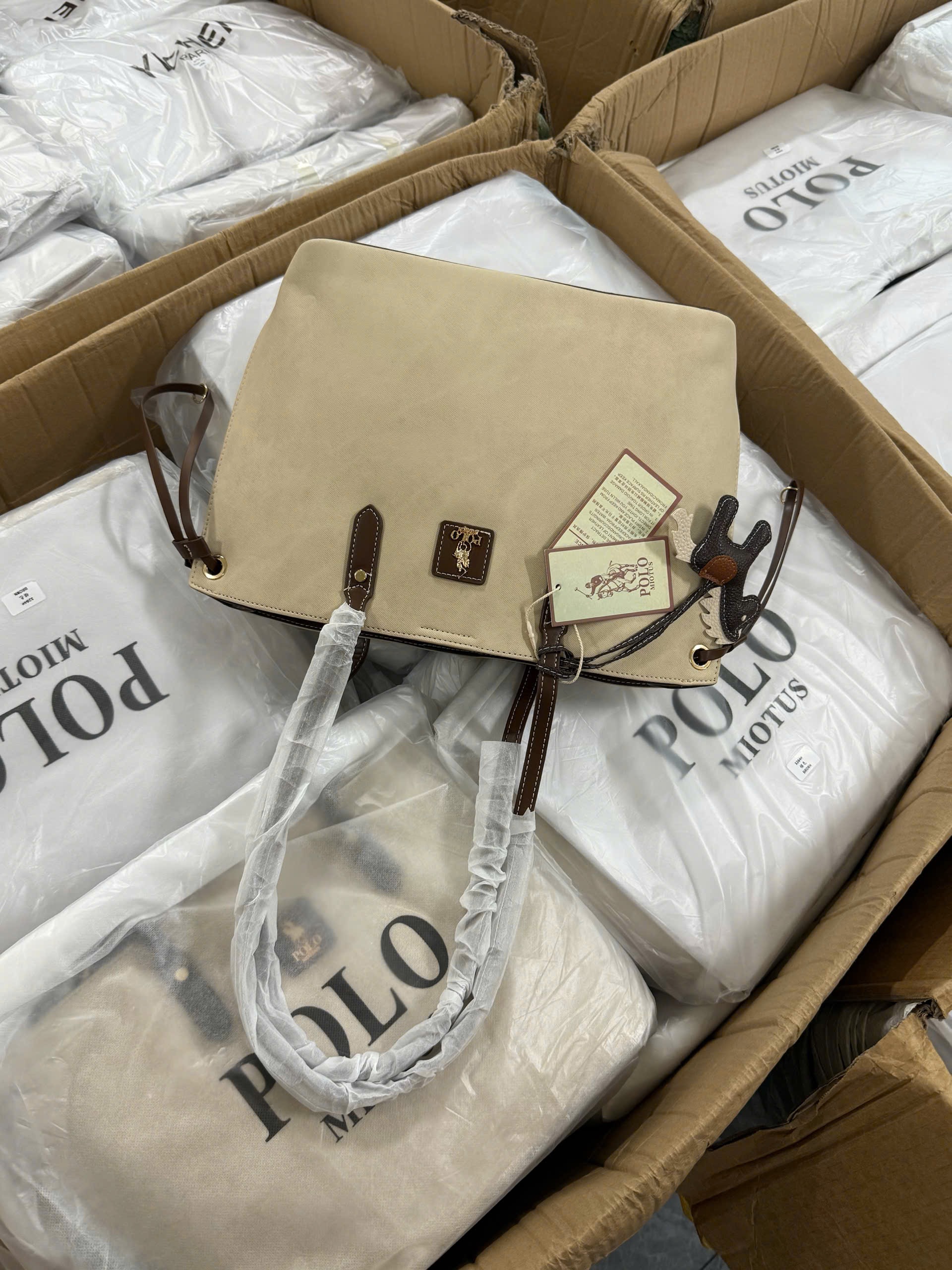 TÚI BIGSIZE KÈM CHARM NGỰA HS3264