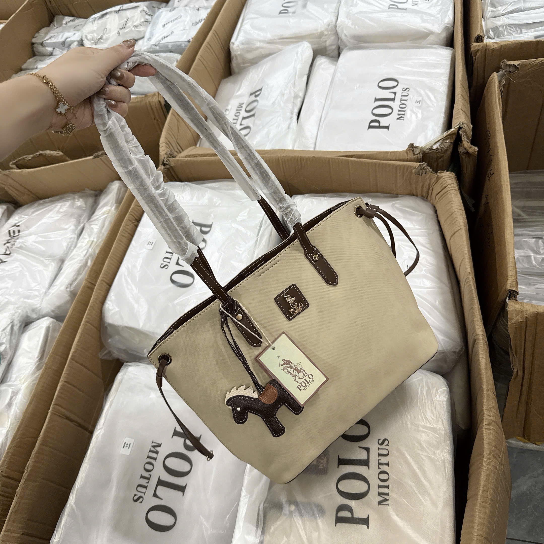 TÚI BIGSIZE KÈM CHARM NGỰA HS3264