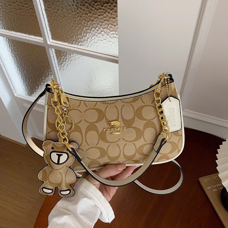 TÚI KẸP NÁCH 3 MÀU VÂN CHỮ C KÈM CHARM M656