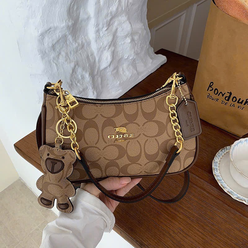 TÚI KẸP NÁCH 3 MÀU VÂN CHỮ C KÈM CHARM M656