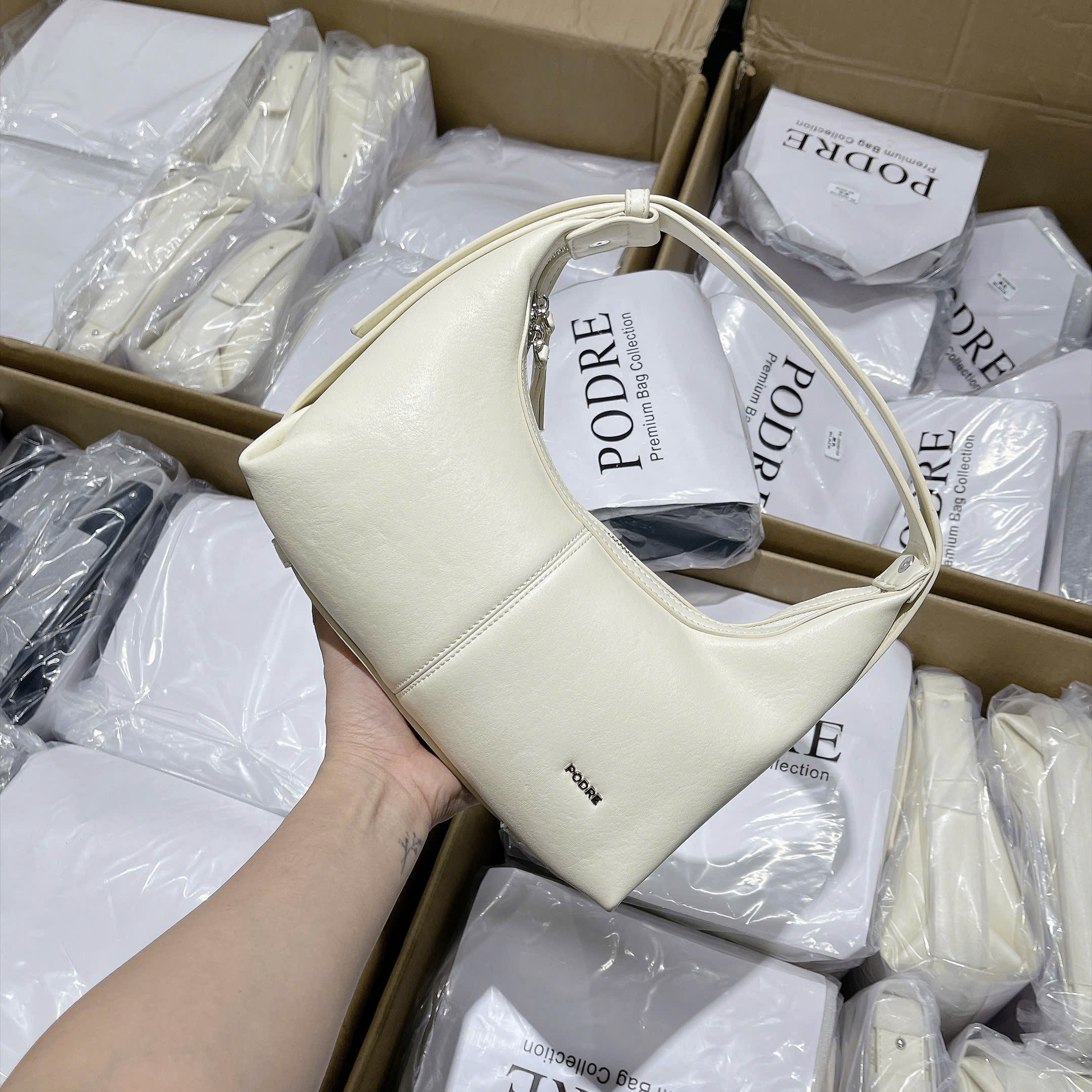 TÚI KẸP NÁCH DA TRƠN M6018