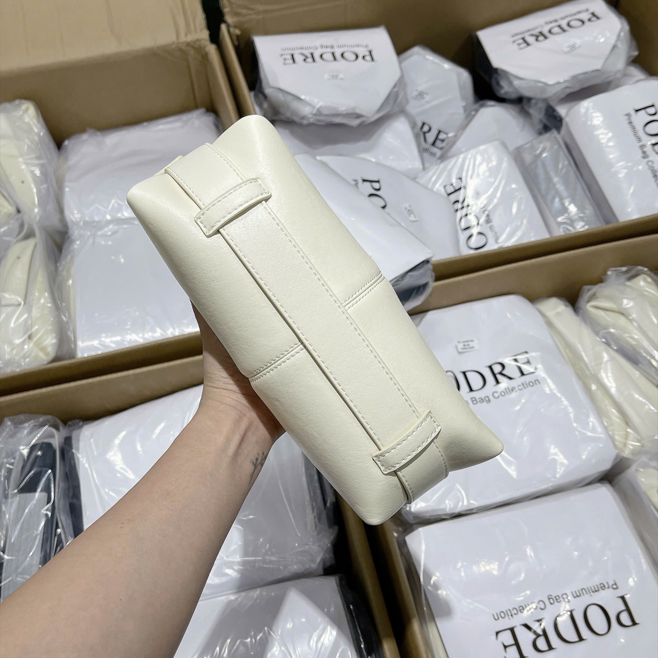 TÚI KẸP NÁCH DA TRƠN M6018