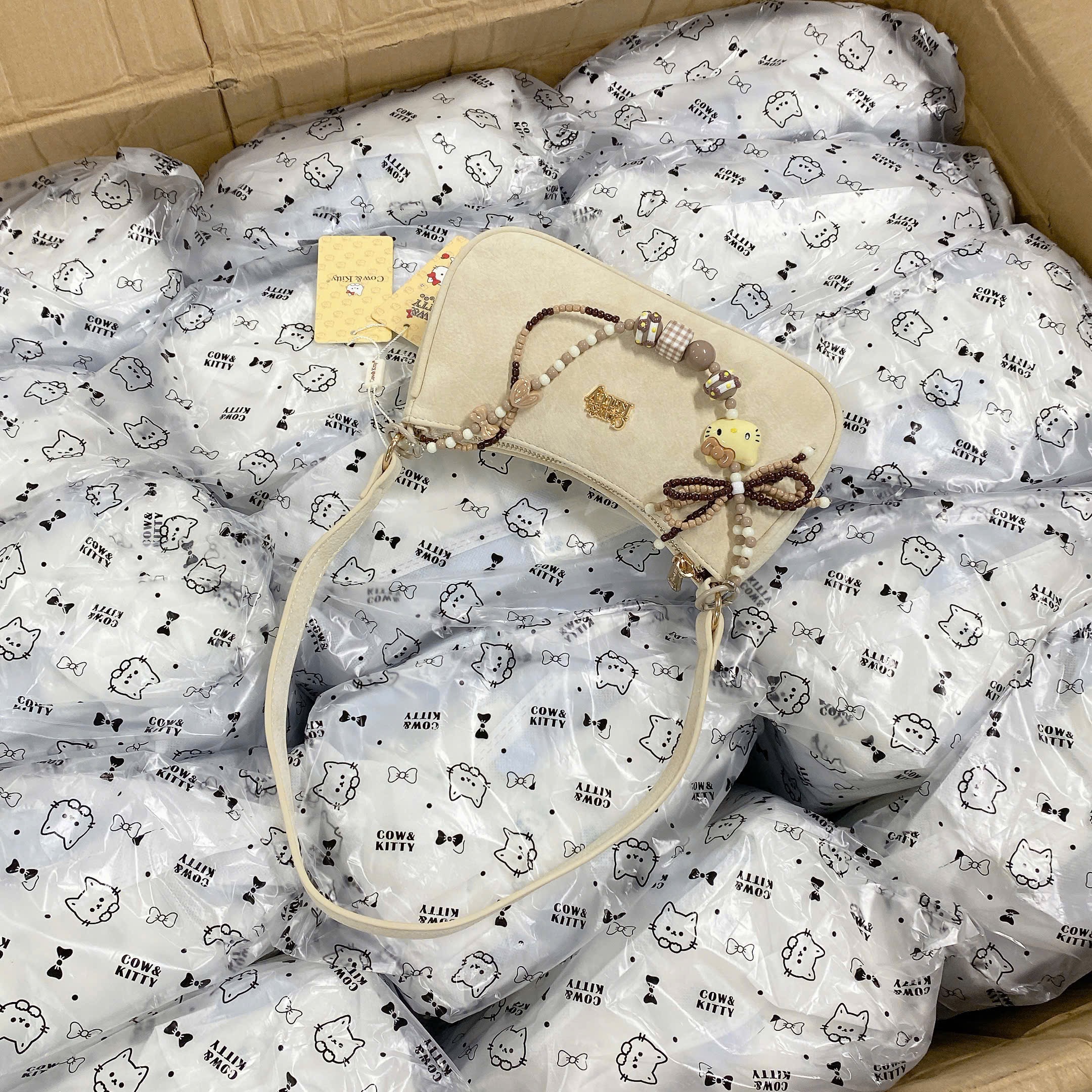 TÚI KẸP NÁCH MÀU BE M8196