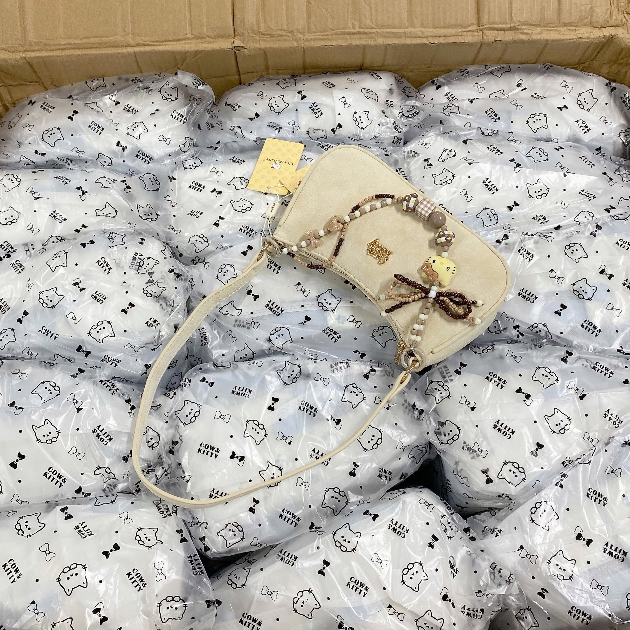 TÚI KẸP NÁCH MÀU BE M8196