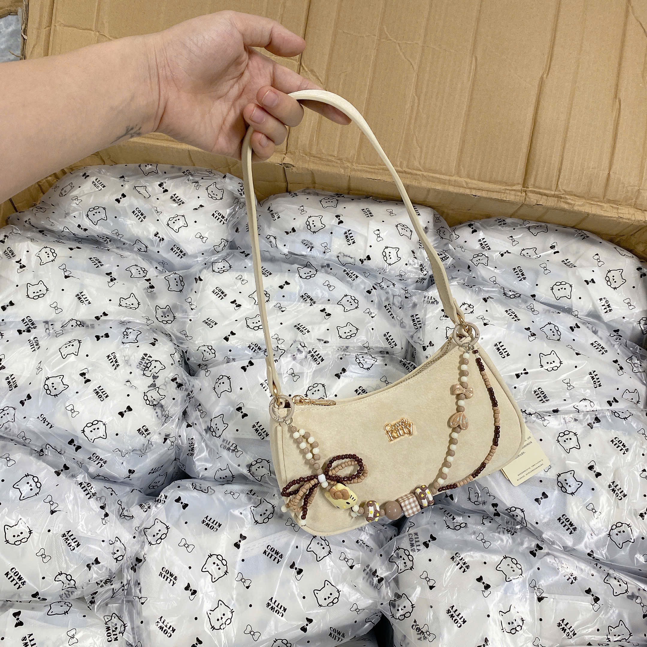 TÚI KẸP NÁCH MÀU BE M8196