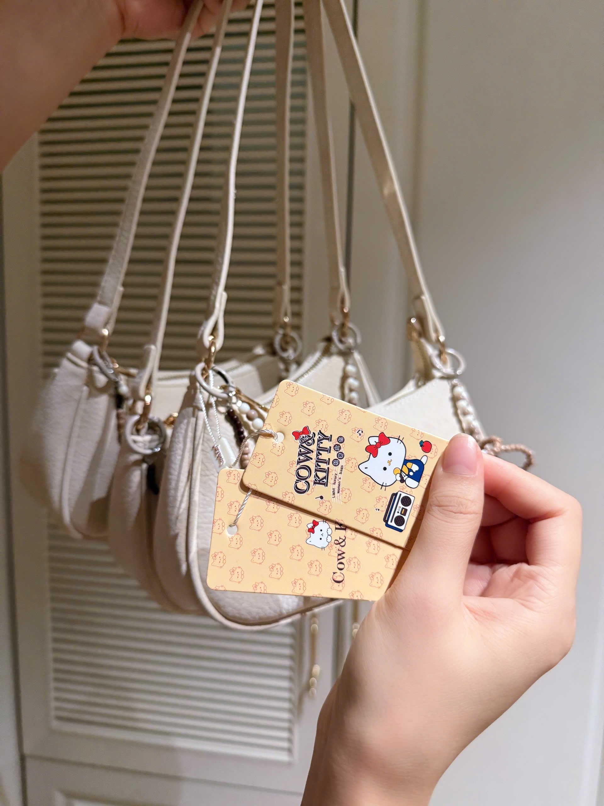 TÚI KẸP NÁCH MÀU BE M8196