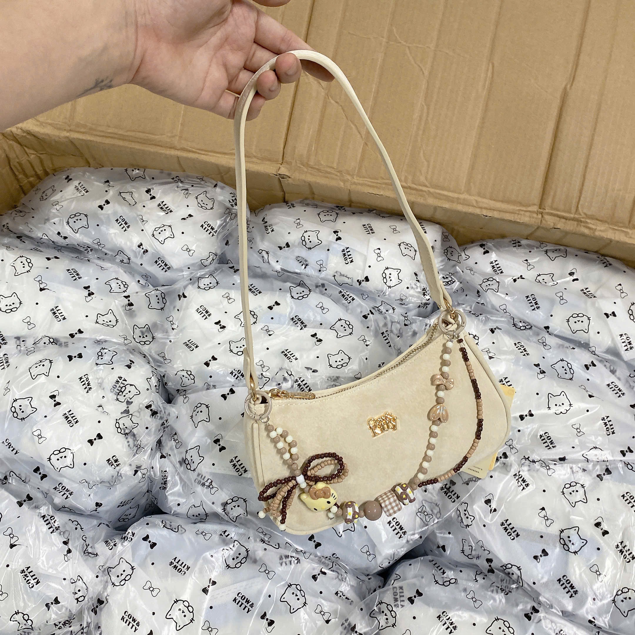 TÚI KẸP NÁCH MÀU BE M8196