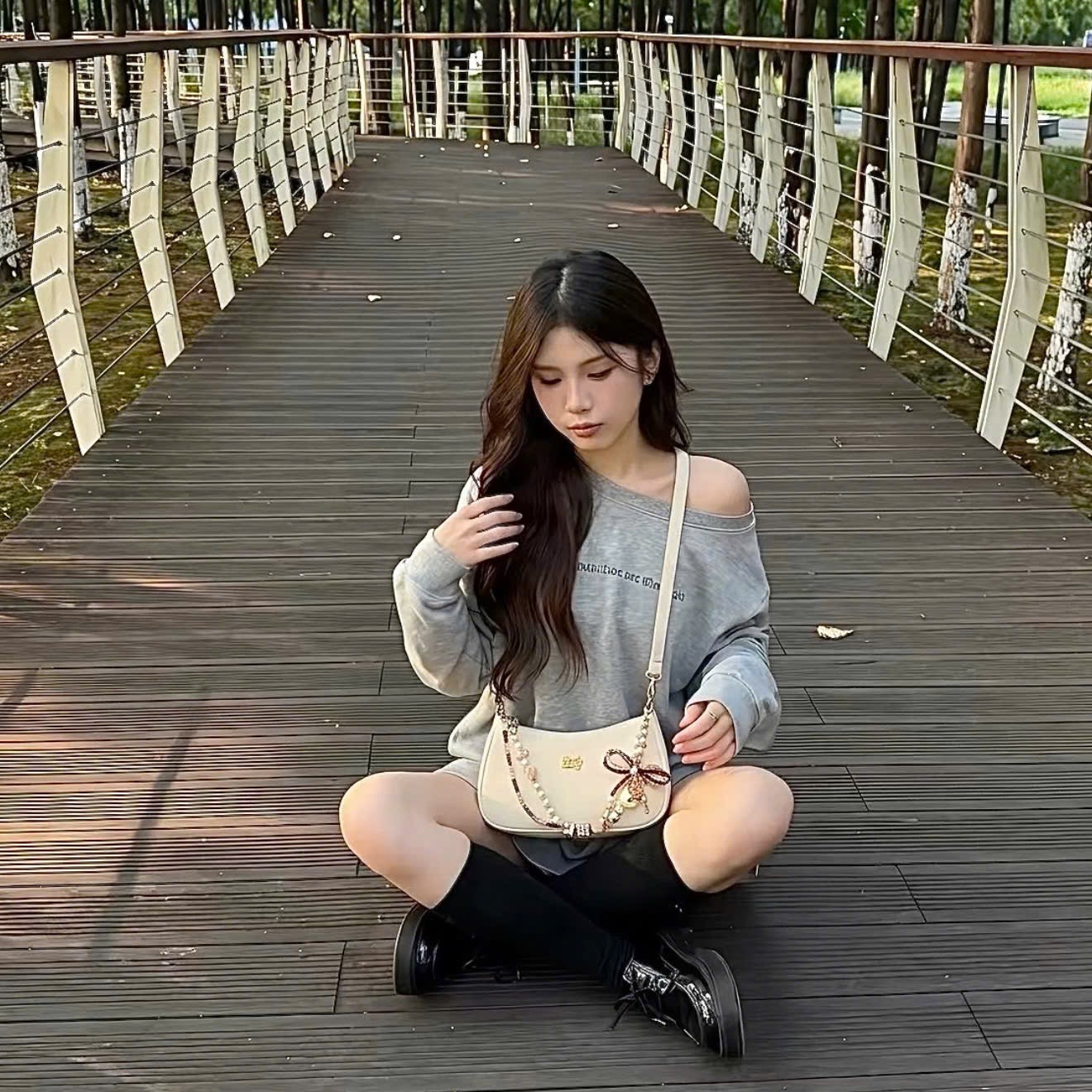 TÚI KẸP NÁCH MÀU BE M8196