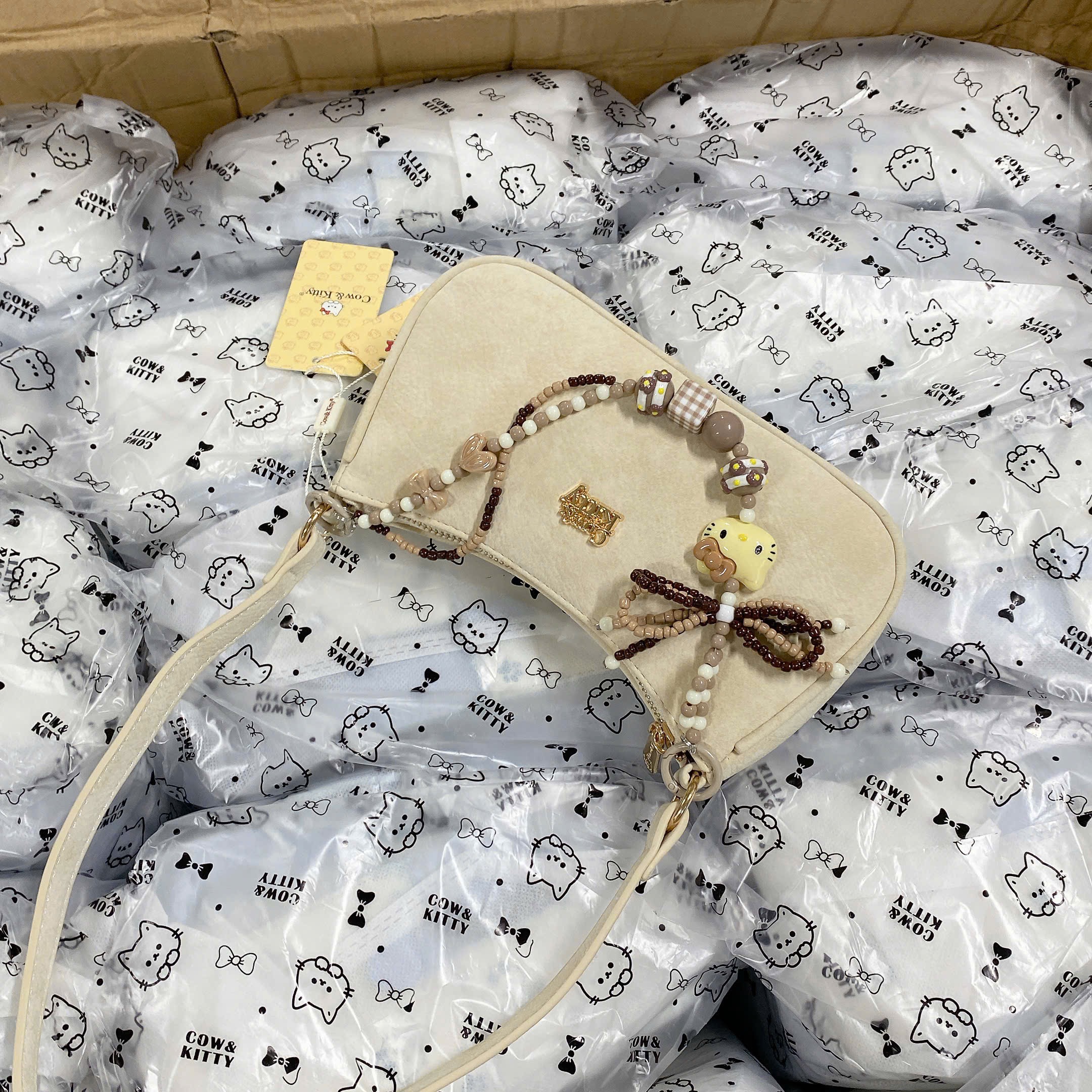 TÚI KẸP NÁCH MÀU BE M8196