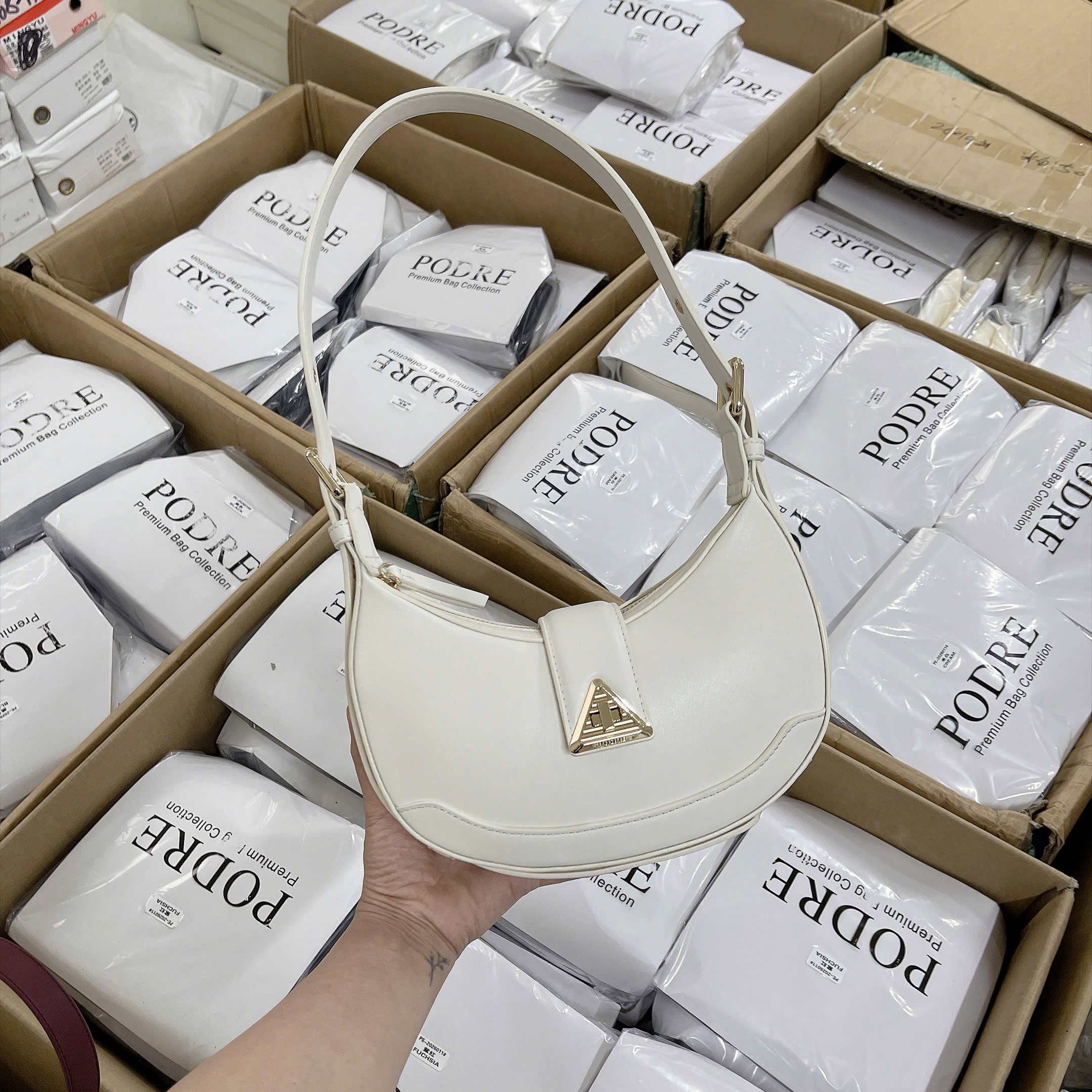 TÚI KẸP NÁCH TRĂNG KHUYẾT 3 MÀU M6011