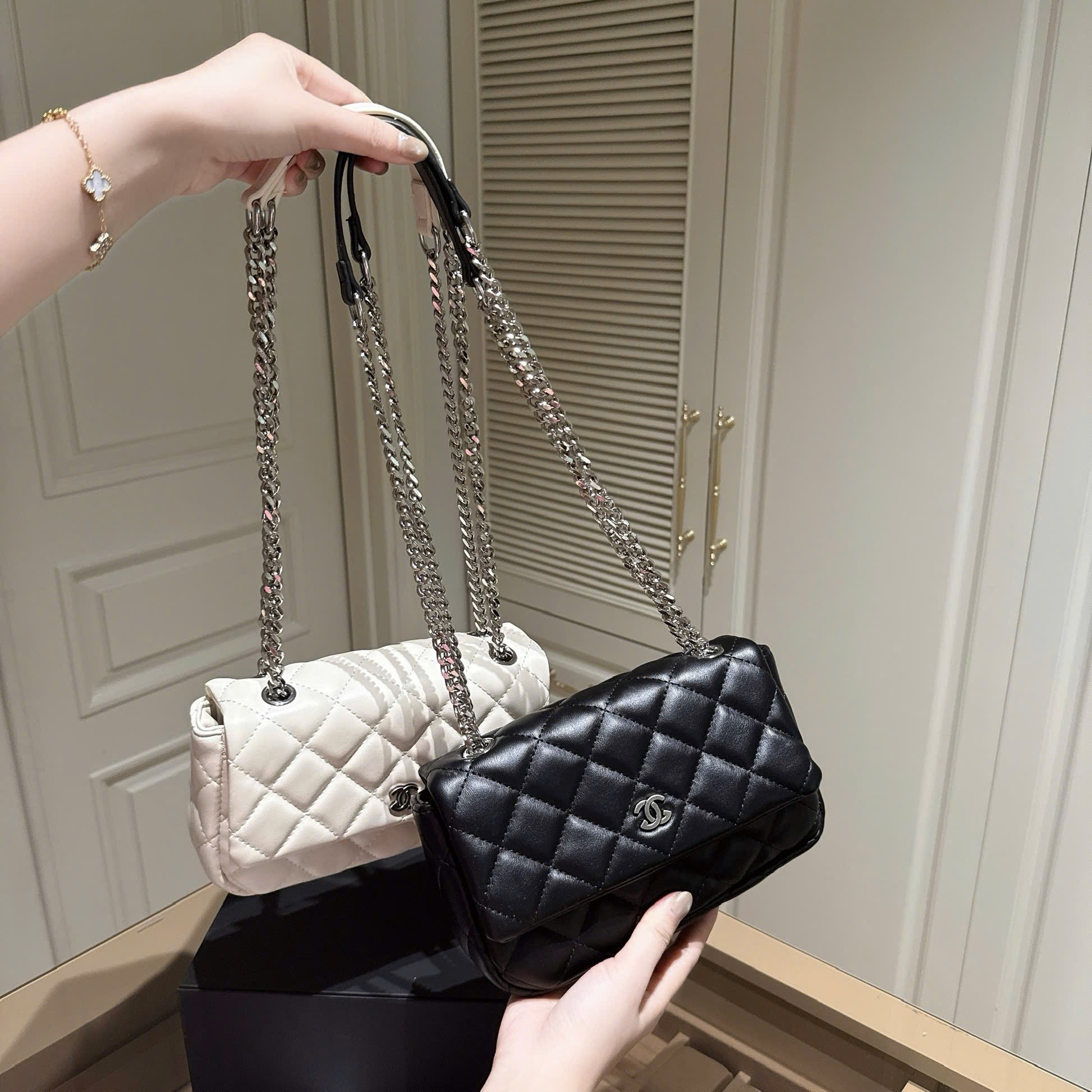 TÚI XÁCH CHANEL 2 MÀU SZ 22 CHO NỮ M3752