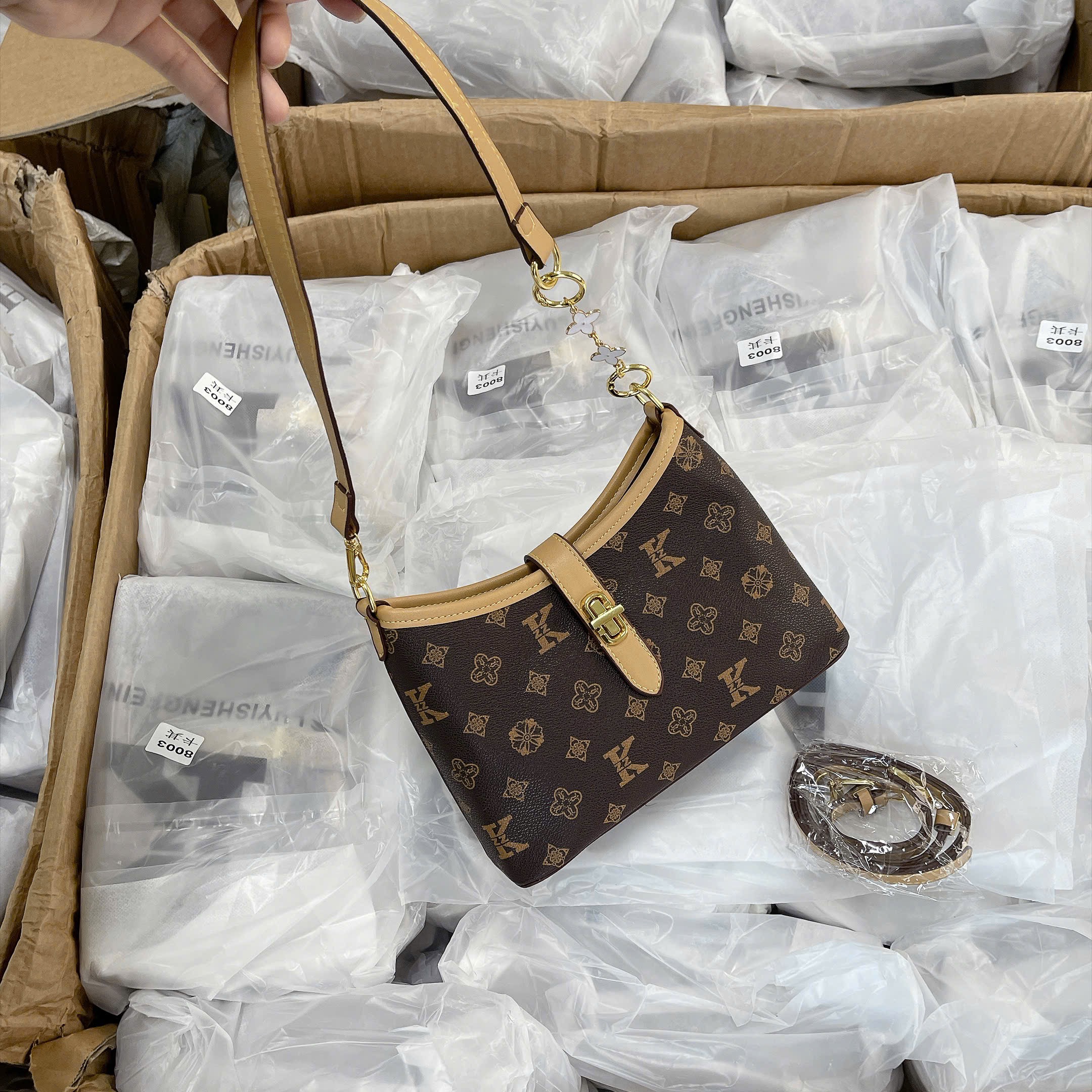 TÚI XÁCH KEP NÁCH CHỮ K CHO NỮ M8003