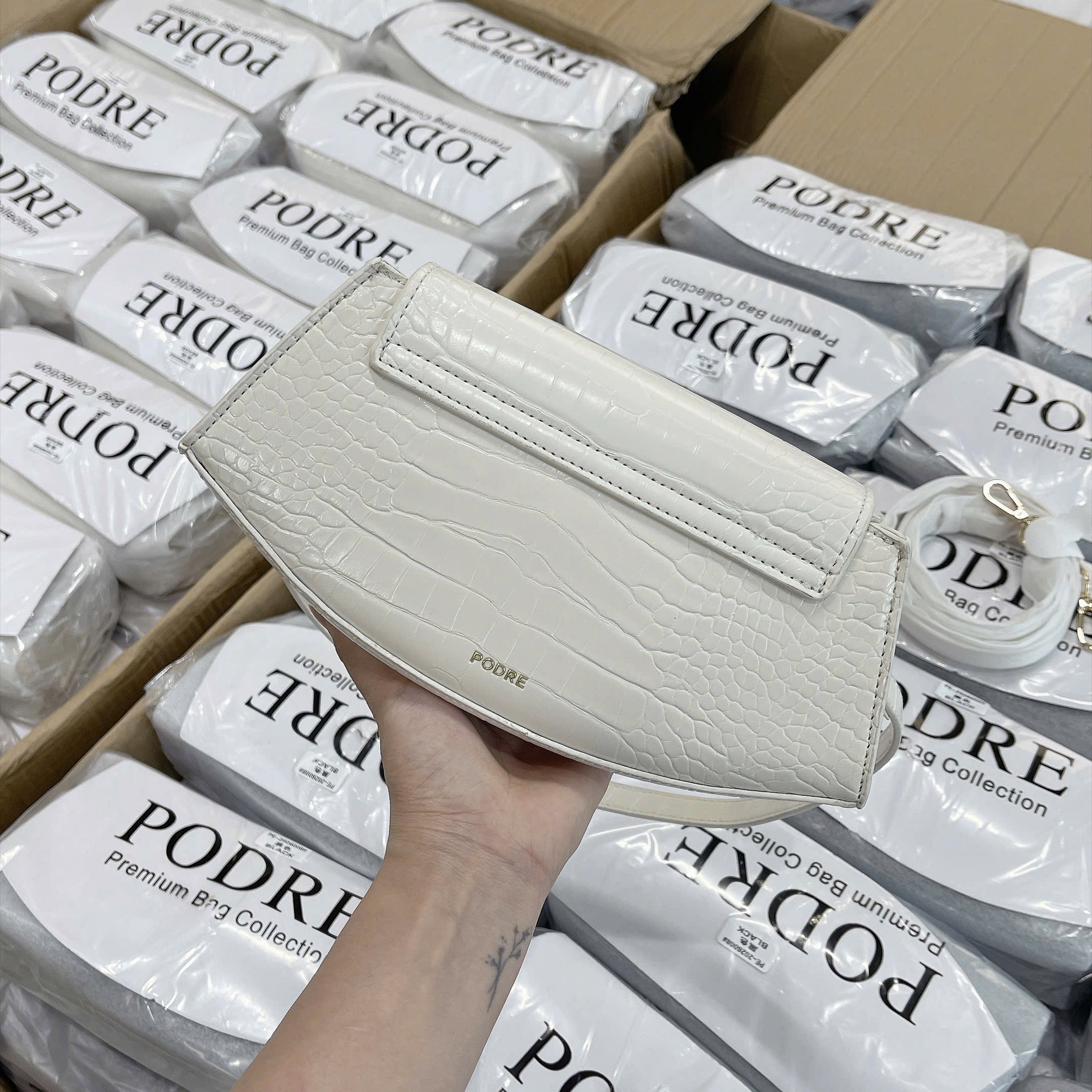 TÚI XÁCH KẸP NÁCH DA RẮN CHO NỮ M6008