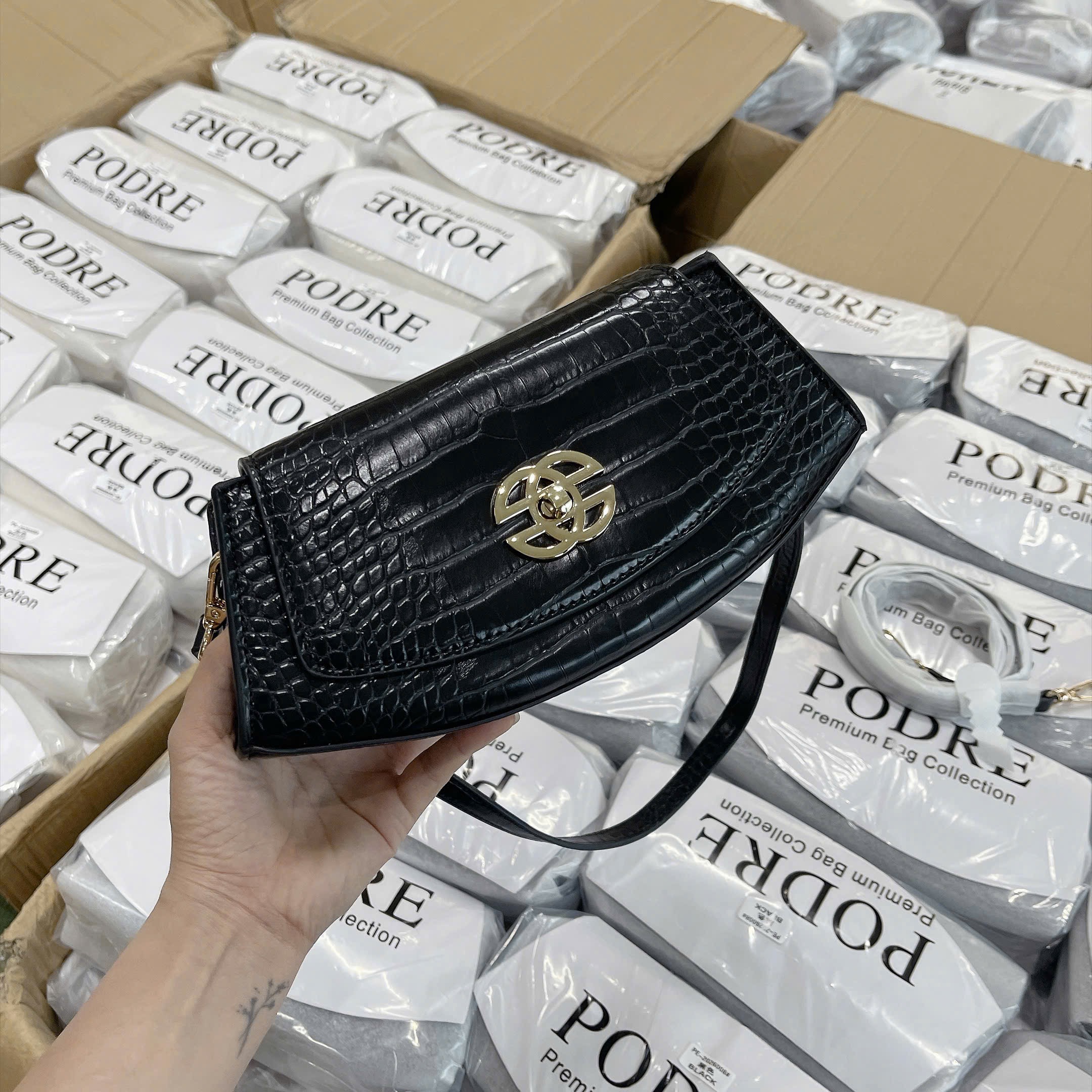 TÚI XÁCH KẸP NÁCH DA RẮN CHO NỮ M6008