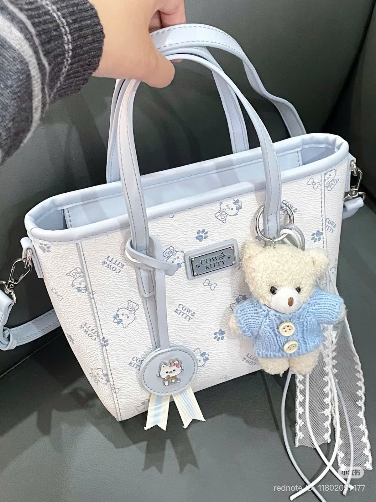 TÚI XÁCH KITTY KÈM CHAM GẤU M8216