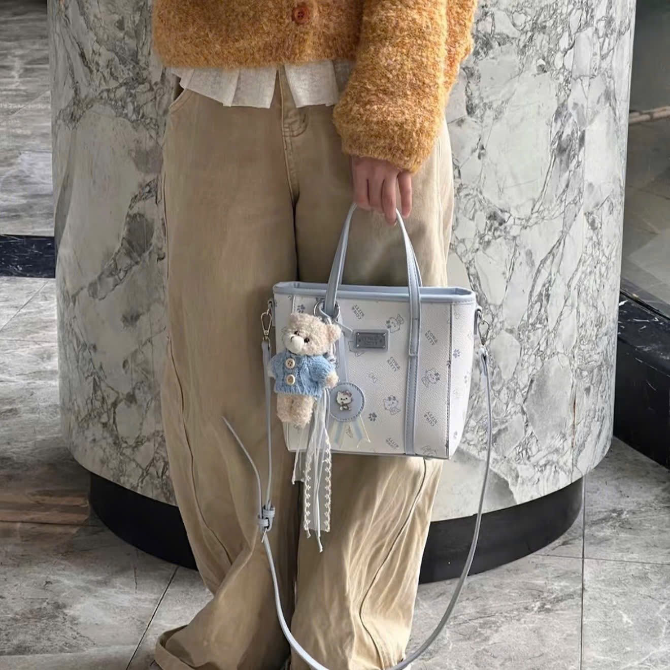 TÚI XÁCH KITTY KÈM CHAM GẤU M8216
