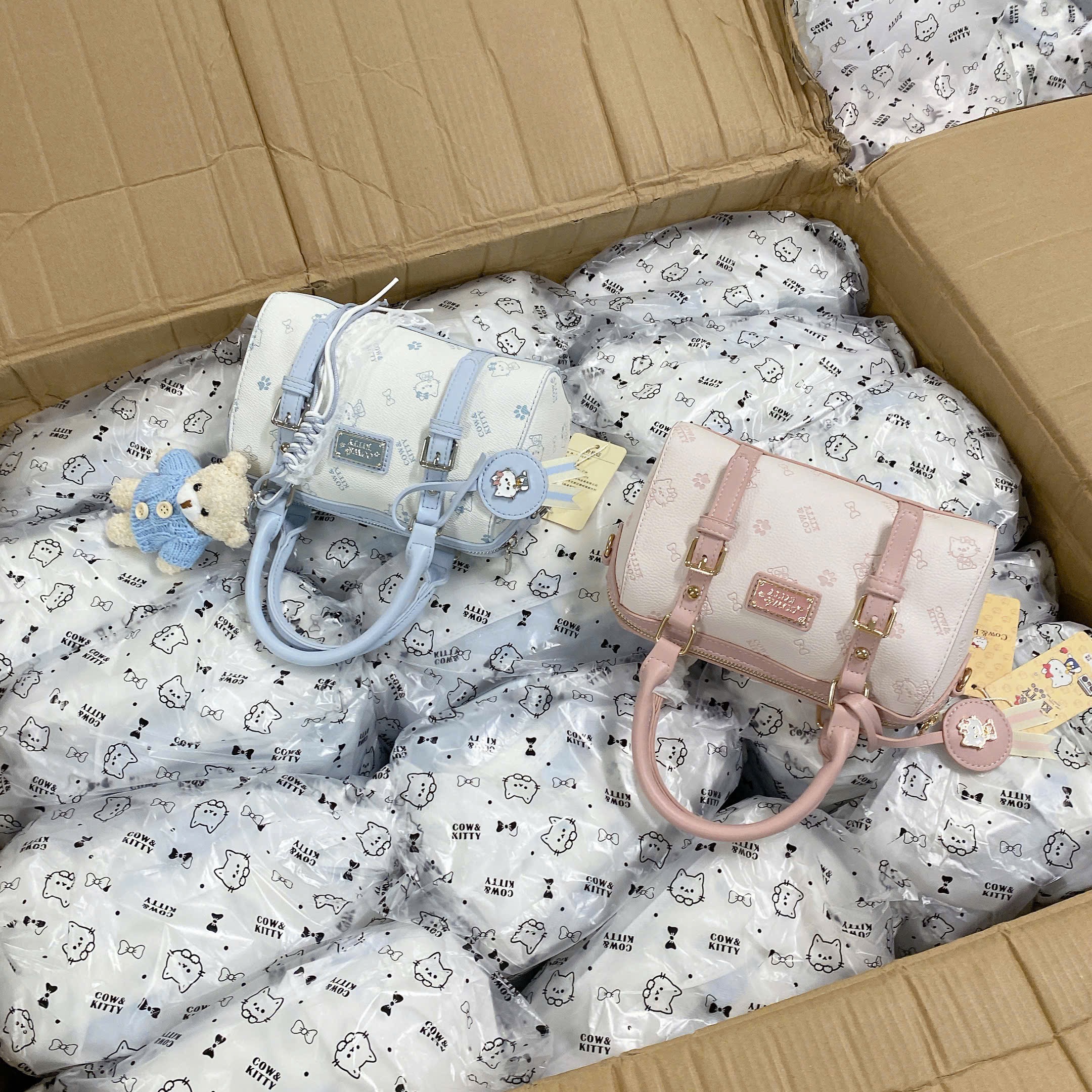 TÚI XÁCH TRỐNG XANH HỒNG KITTY CHO NỮ M8210