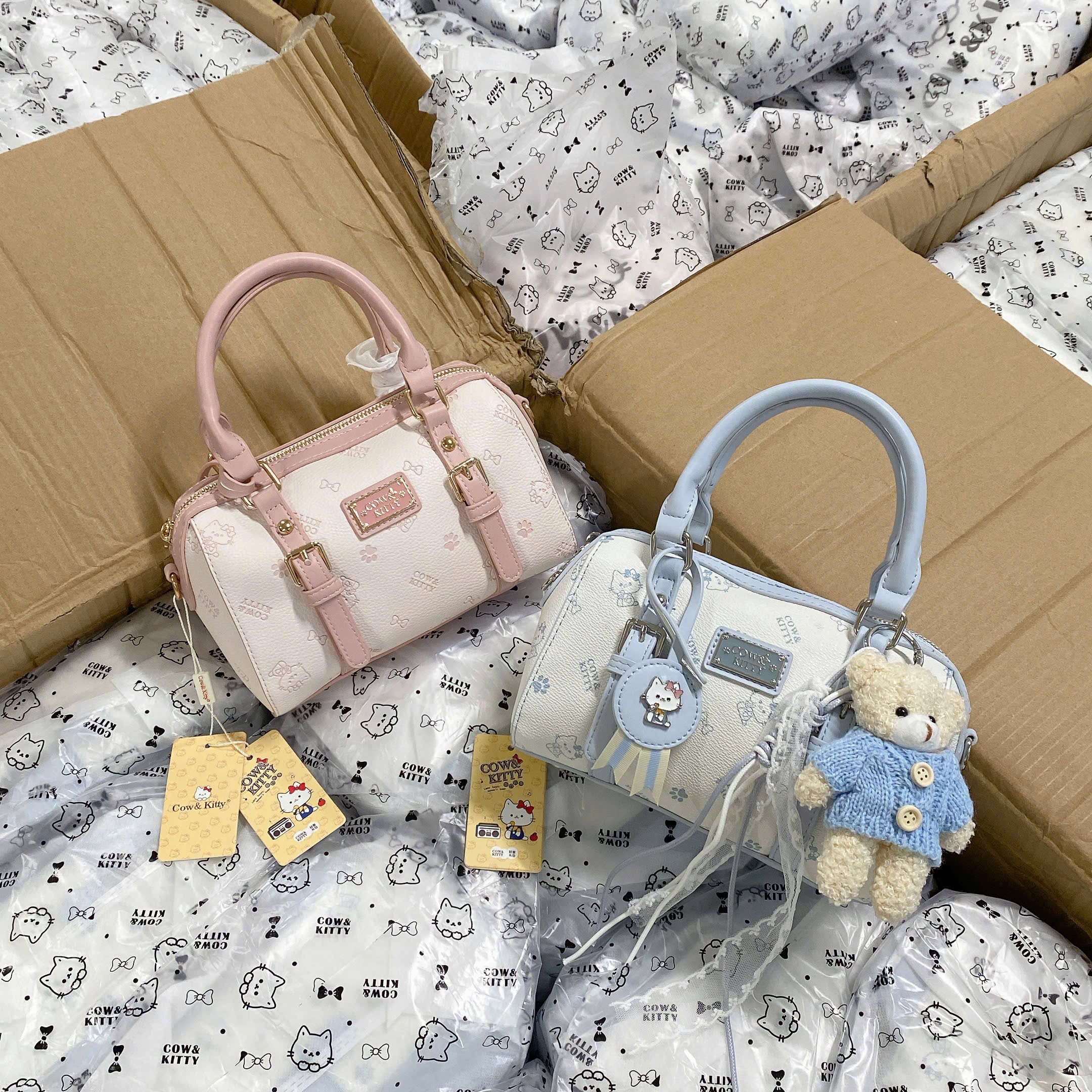 TÚI XÁCH TRỐNG XANH HỒNG KITTY CHO NỮ M8210