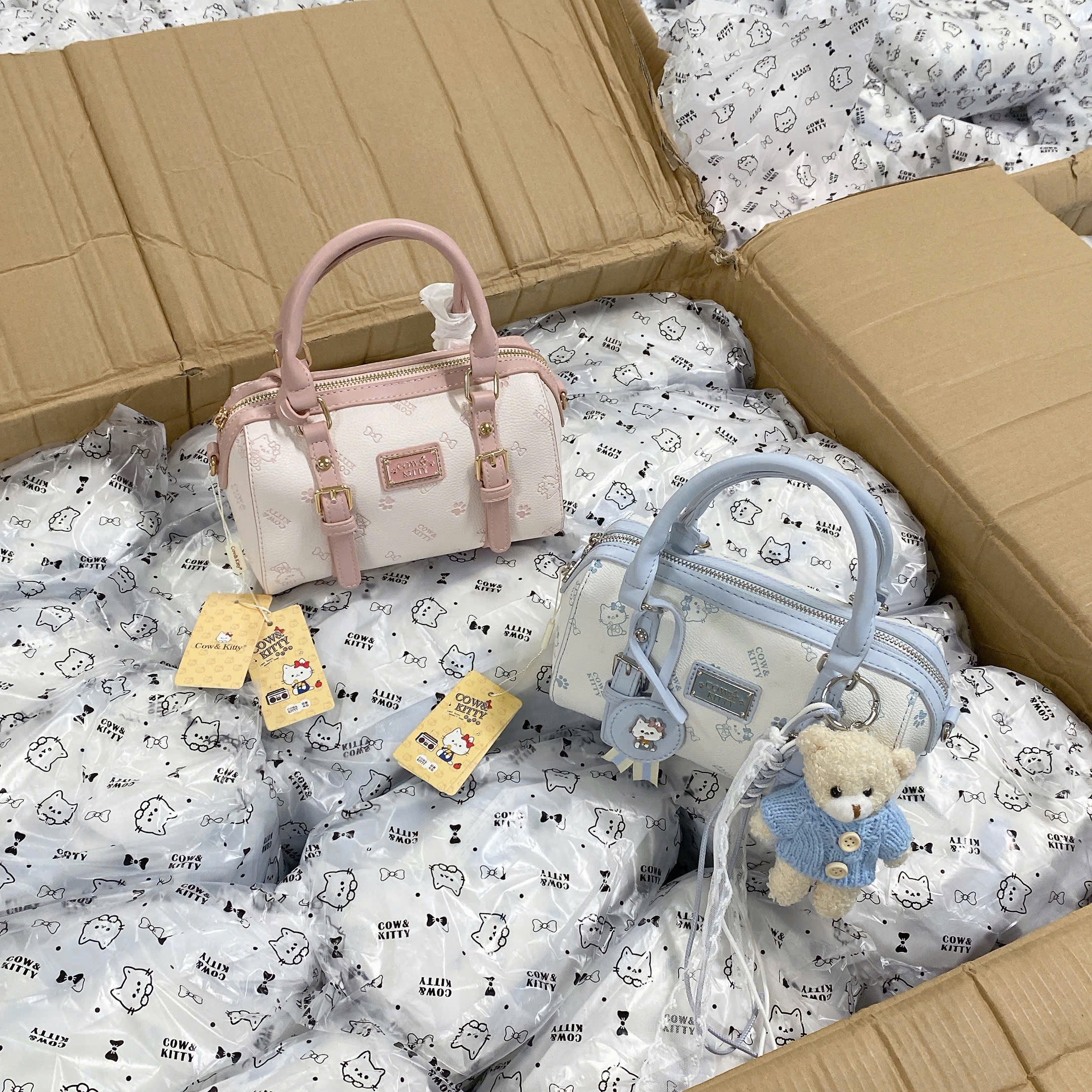TÚI XÁCH TRỐNG XANH HỒNG KITTY CHO NỮ M8210