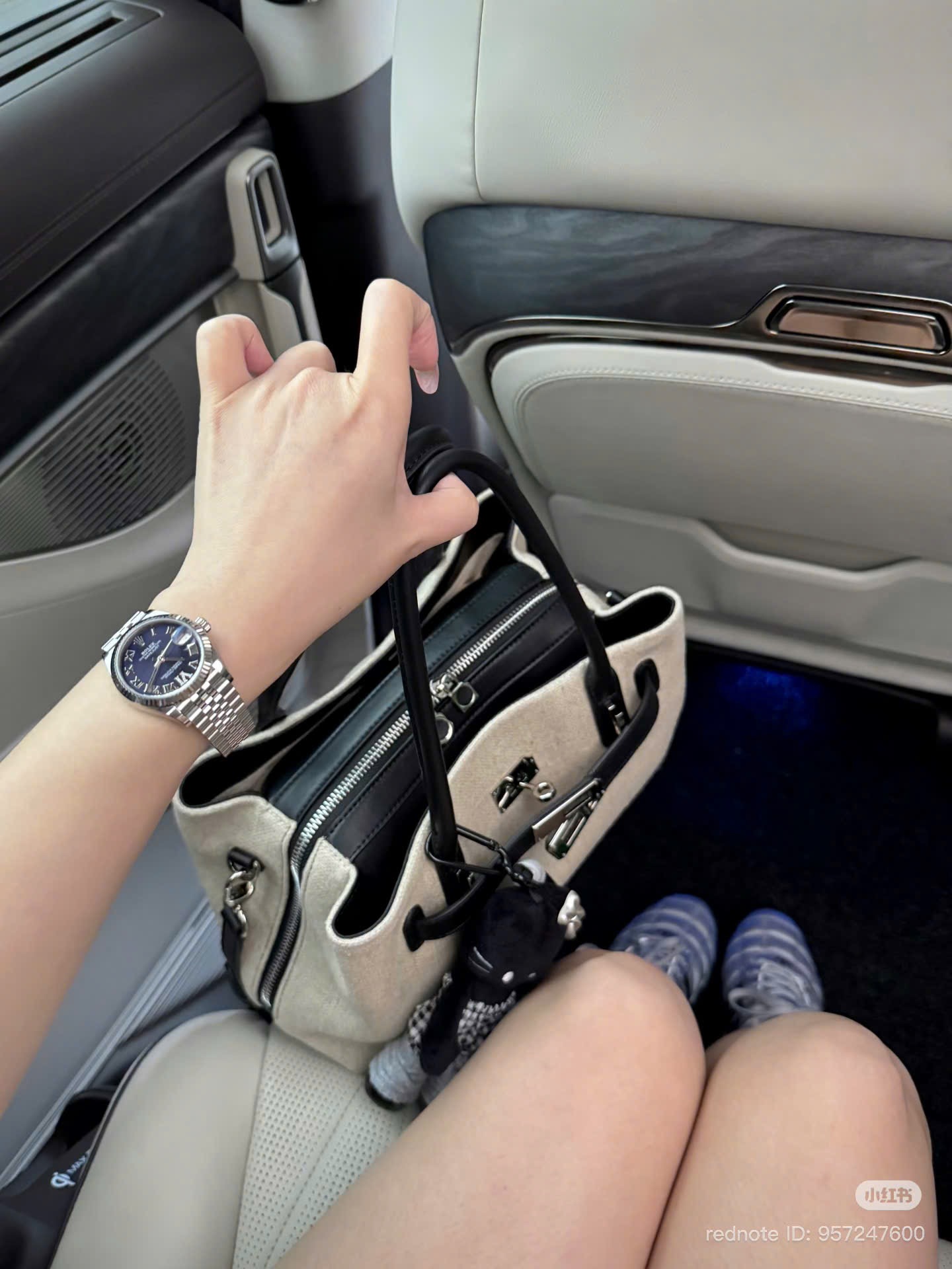 TÚI XÁCH VIỀN ĐEN M0703
