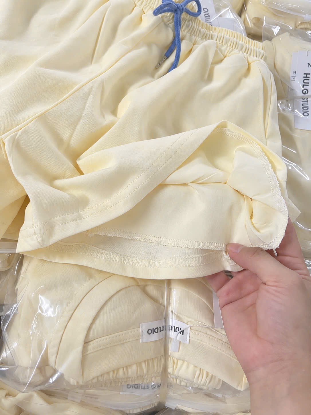 Tag HULG - BỘ ĐÙI VÀNG GÀ NON THÊU NGỰA XANH
