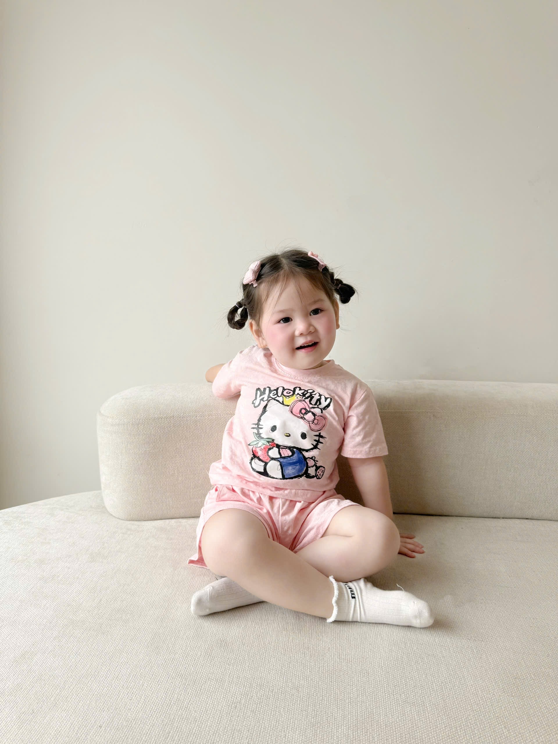 XẢ KHO SÉT 2 BỘ HELLO KITTY CHO BG