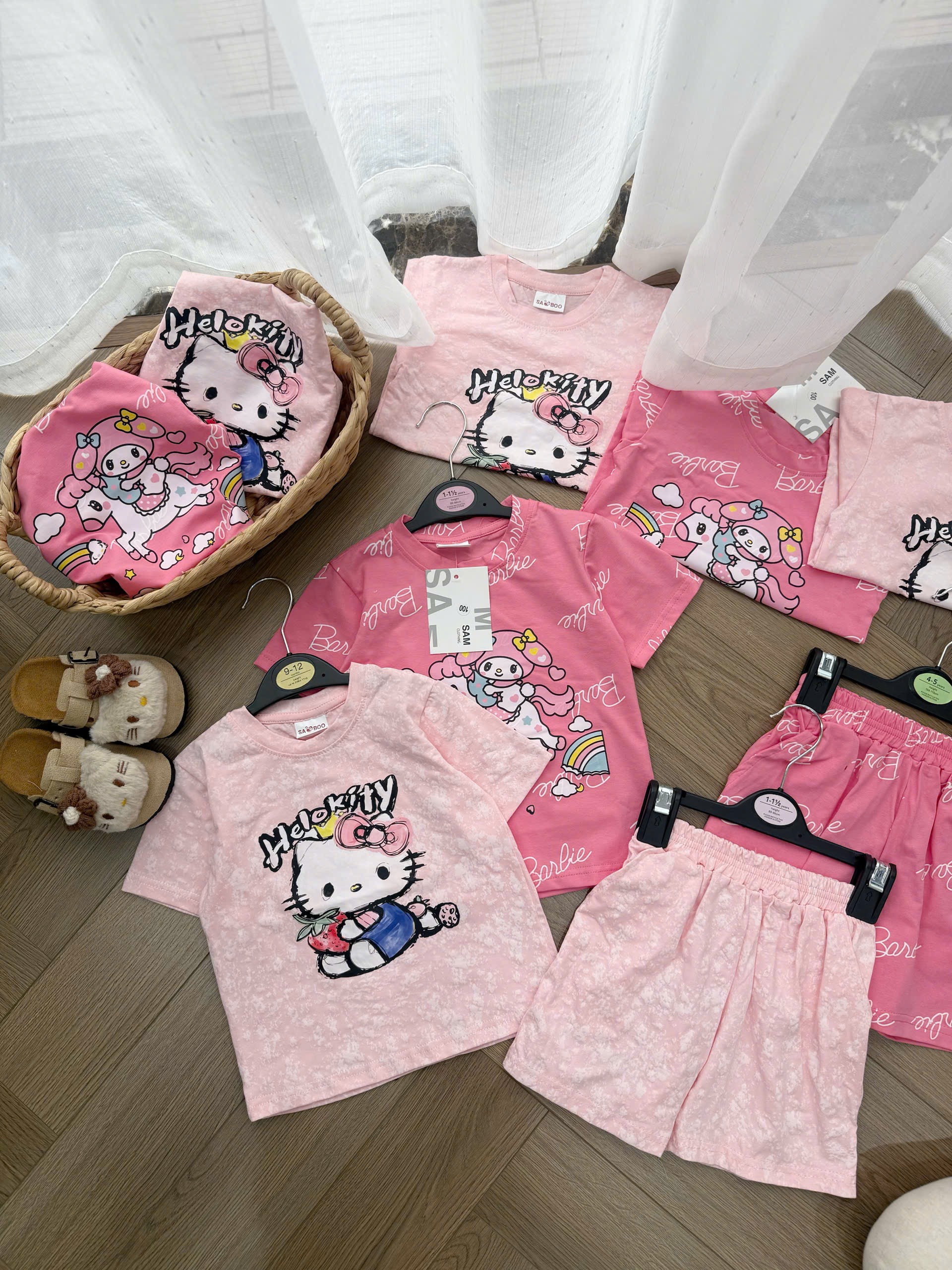 XẢ KHO SÉT 2 BỘ HELLO KITTY CHO BG