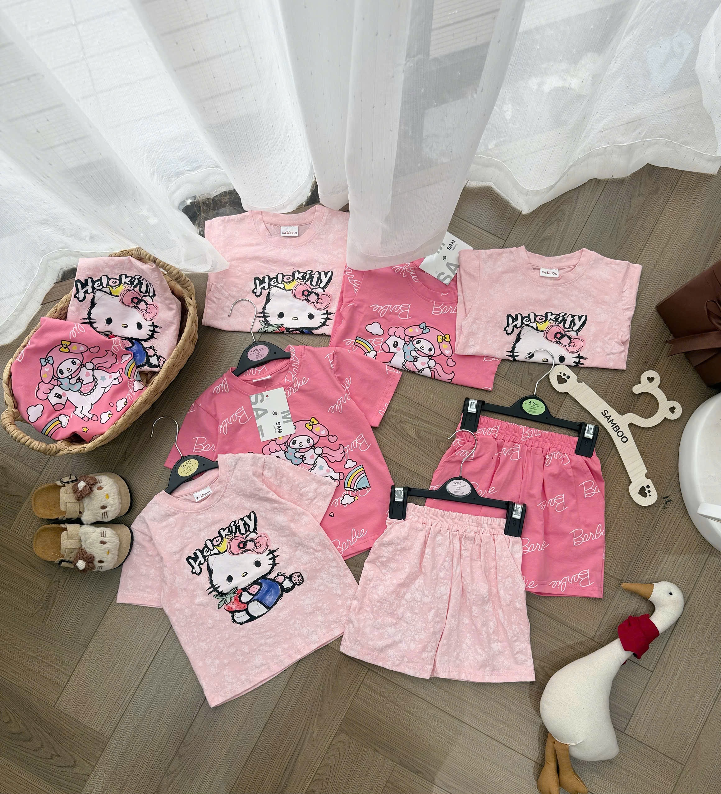 XẢ KHO SÉT 2 BỘ HELLO KITTY CHO BG