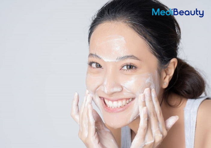 Có nên đầu tư serum đắt tiền nhưng tiết kiệm tiền sữa rửa mặt?