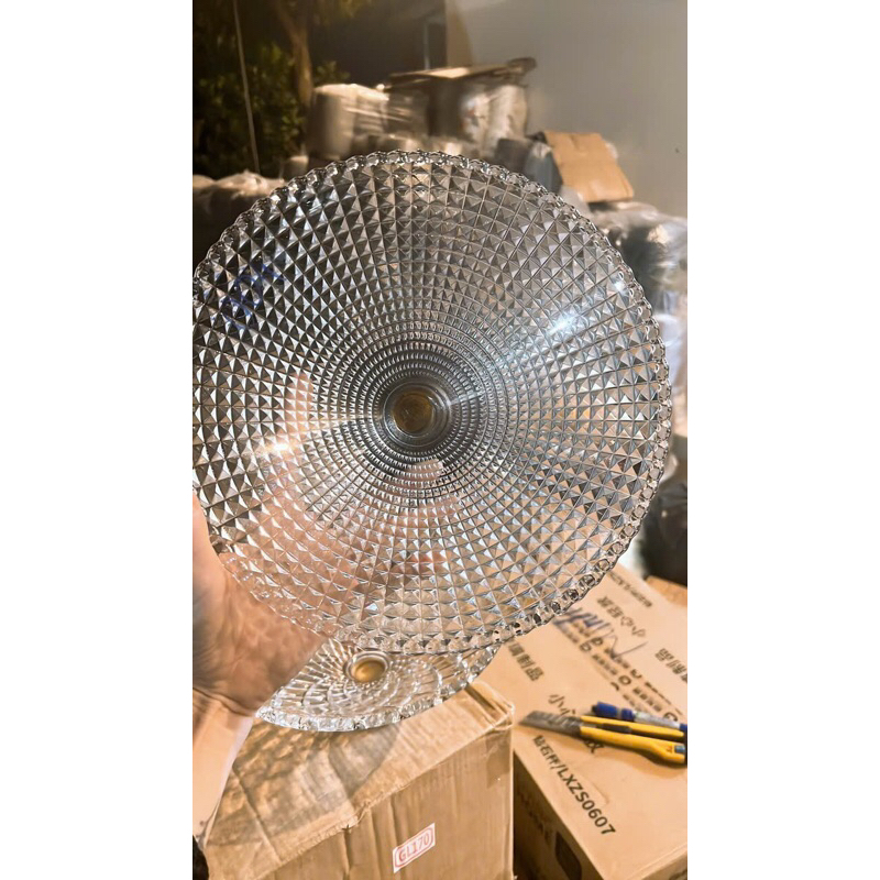Đĩa thuỷ tinh đế gỗ , tránh trầy xước bàn và tiếng động (đường kính 25cm)