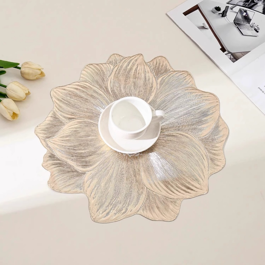 Tấm Lót Lót Bàn Ăn, Bình Hoa Chất Liệu PVC Hình Hoa Cách Nhiệt - Miếng Thảm Lót Họa Tiết Hoa Sen Sang Trọng