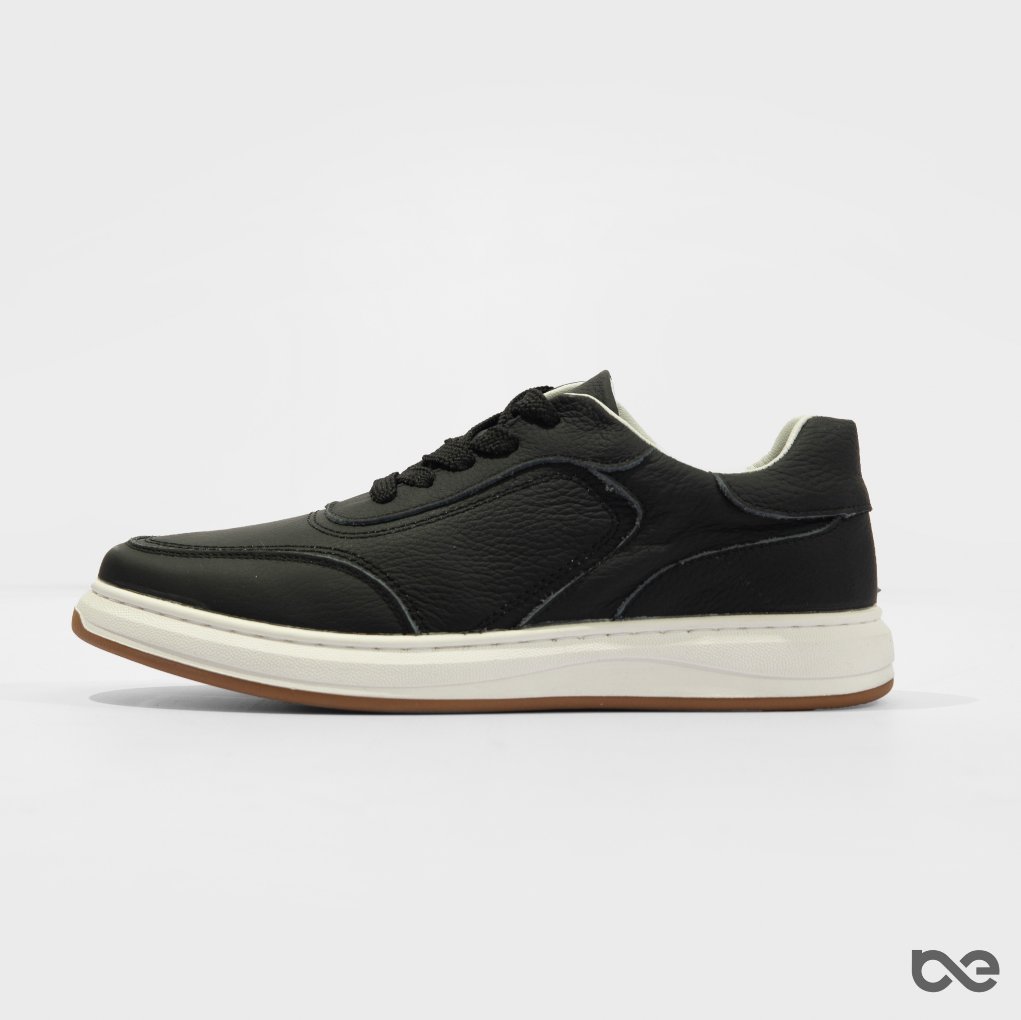 Arctic Sneakers | Đen đế trắng