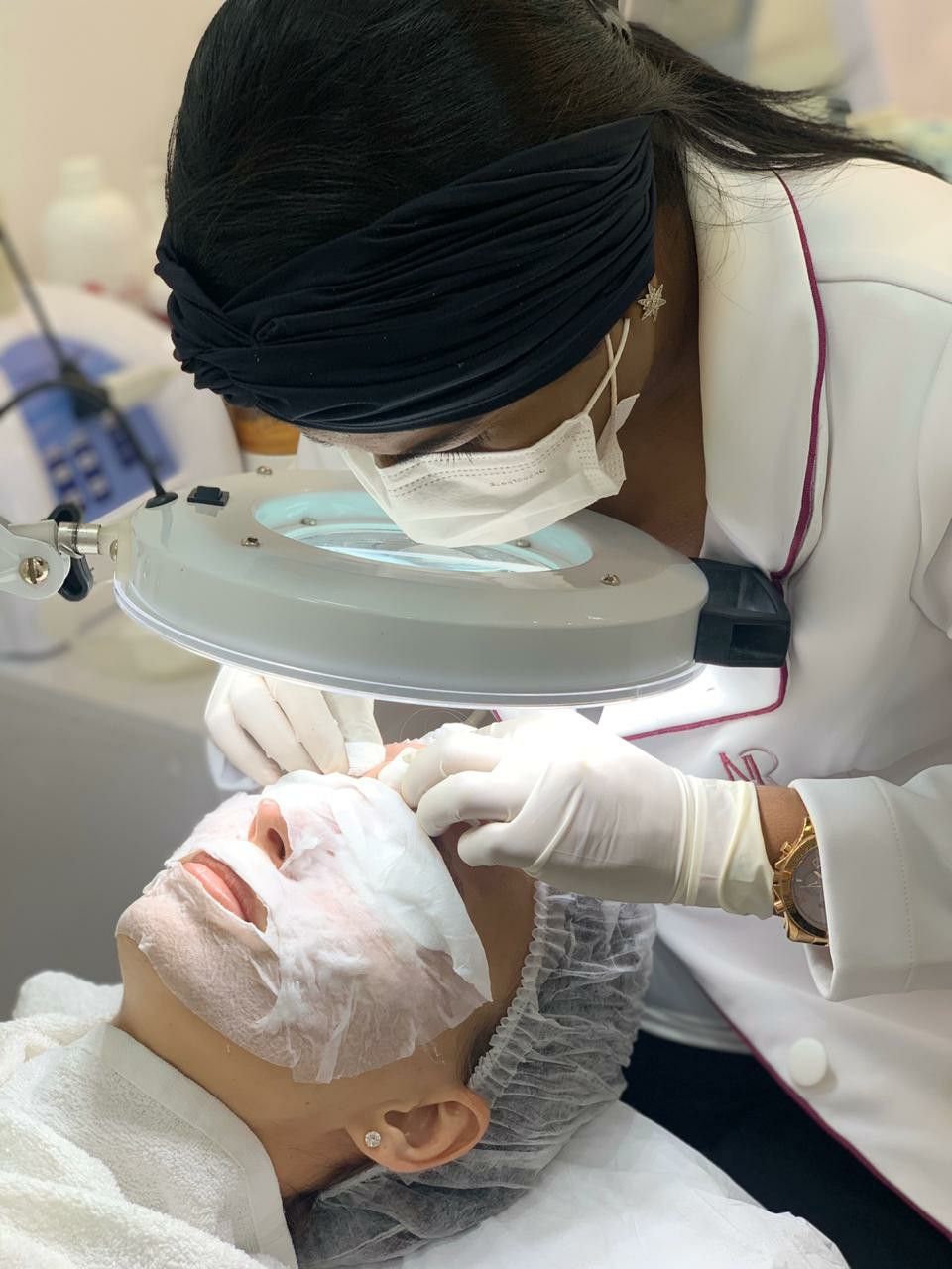 Vì Sao Có Người Trị Mụn Nhanh, Có Người Không?