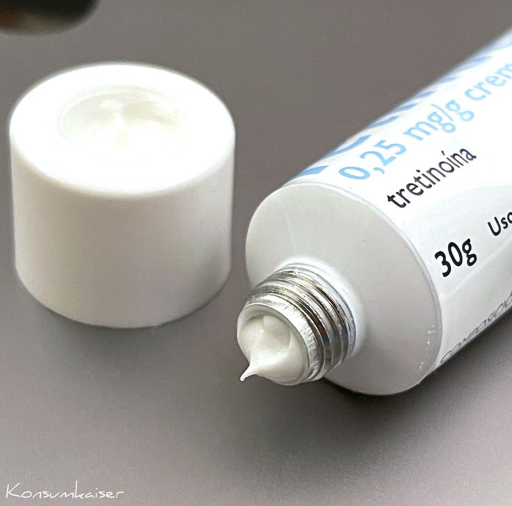 Co-nen-dung-Tretinoin-de-tri-mun-khong-Goc-nhin-nguoi-that-1.jpg