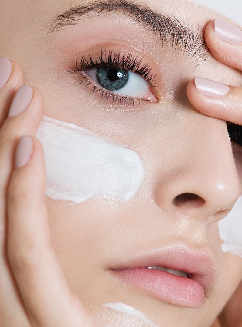 Routine-skincare-cho-da-bi-mun-noi-tiet-3.jpg