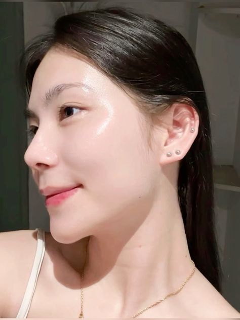 Vi-Sao-Da-Ban-Khong-Bao-Gio-Cang-Bong-Du-Dung-Serum-Dat-Tien-.jpg