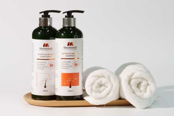 Dầu Gội Thảo Dược Dưỡng Tóc Mềm Mượt Nutritive Herbal Shampoo Mediworld 500ml