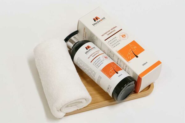 Dầu Gội Thảo Dược Dưỡng Tóc Mềm Mượt Nutritive Herbal Shampoo Mediworld 500ml